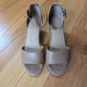 Crown Vintage Tan Sandals